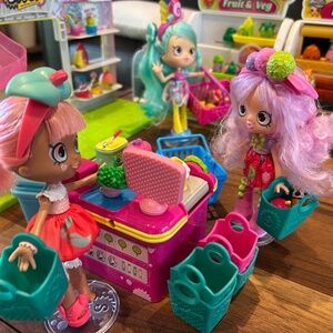 Lot of Hundres of Shopkins